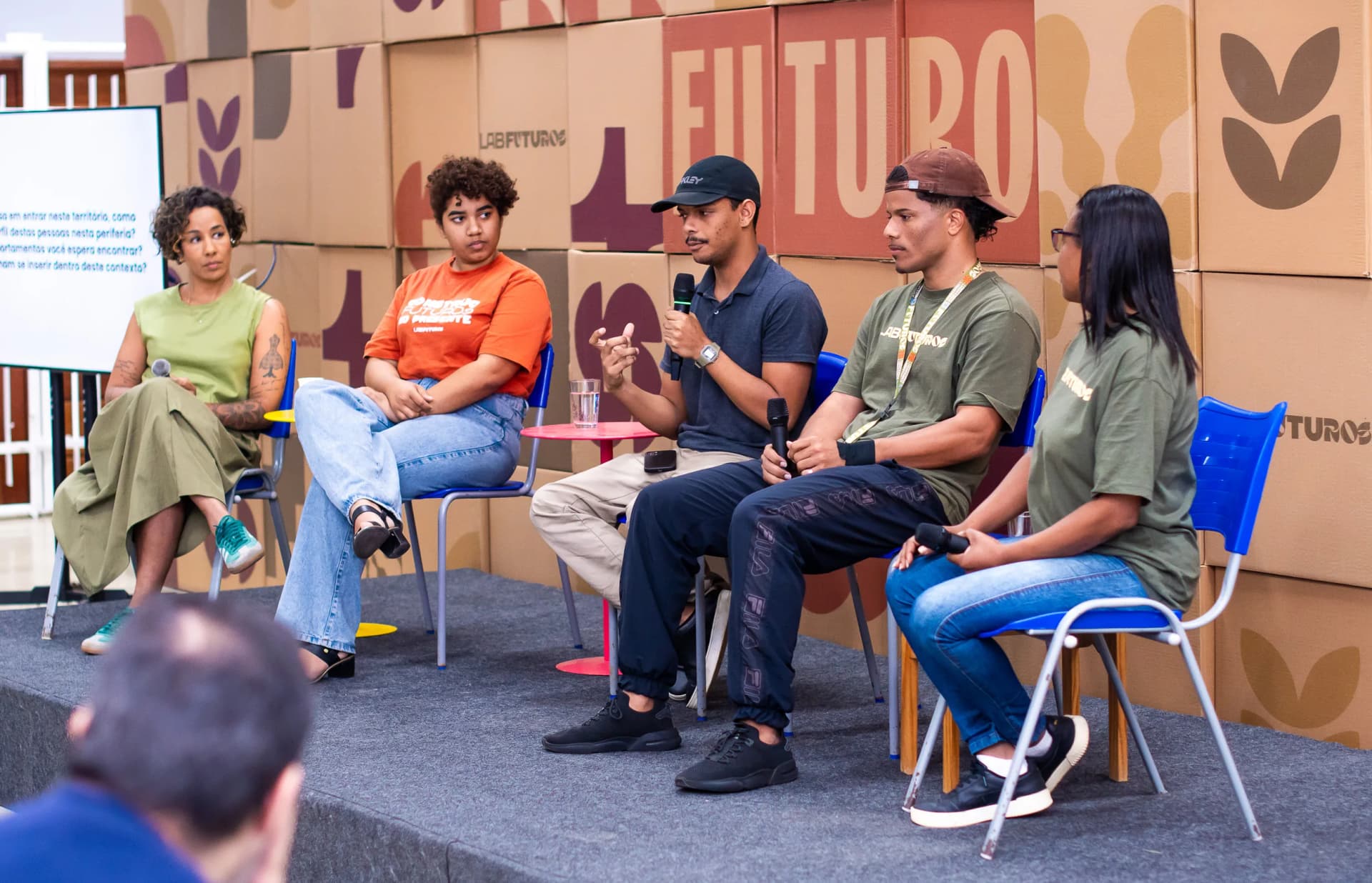 Painel de debate no Lab Futuros